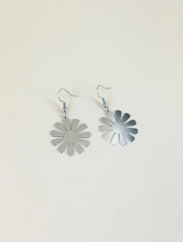 Boucles d'oreilles fleurs filigranes acier inoxydable – Image 2
