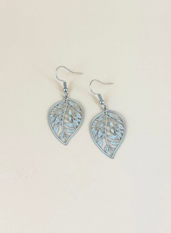 Boucles d'oreilles feuilles filigranes acier inoxydable – Image 2