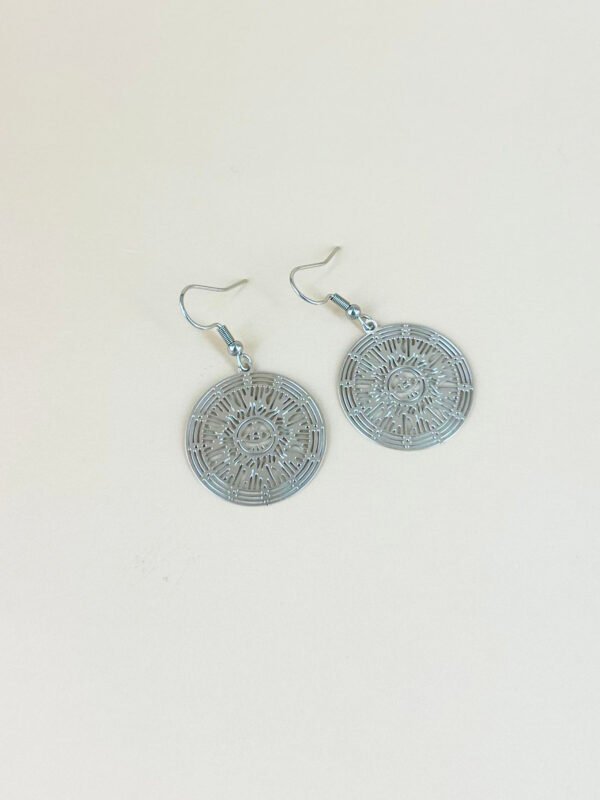 Boucles d'oreilles rond motif soleil filigranes acier inoxydable – Image 3
