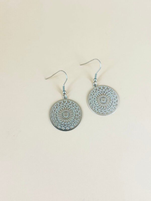 Boucles d'oreilles rond motif filigranes acier inoxydable