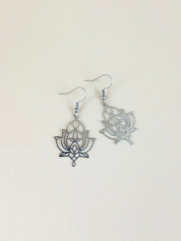 Boucles d'oreilles lotus filigranes acier inoxydable – Image 3