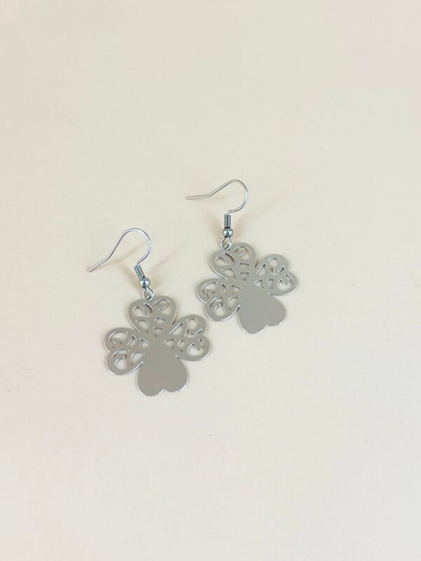 Boucles d'oreilles trèfles filigranes acier inoxydable – Image 3