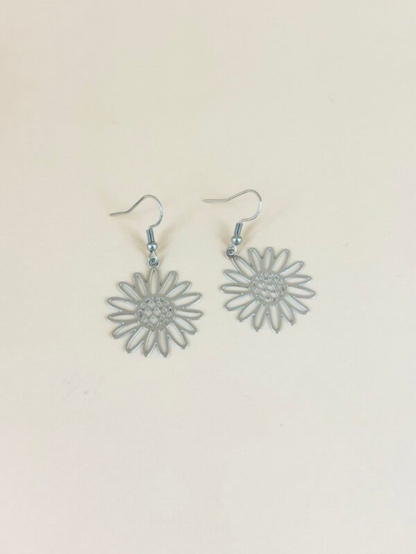 Boucles d'oreilles fleurs filigranes acier inoxydable – Image 2