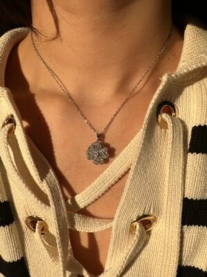 Collier Fleur strass en acier inoxydable