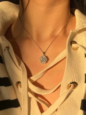 Collier Fleur strass en acier inoxydable