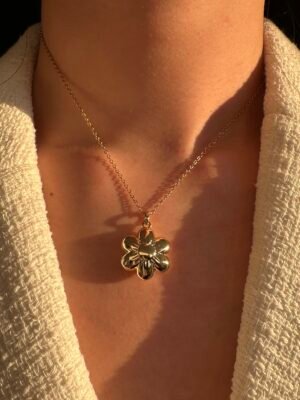 Collier fleur en acier inoxydable