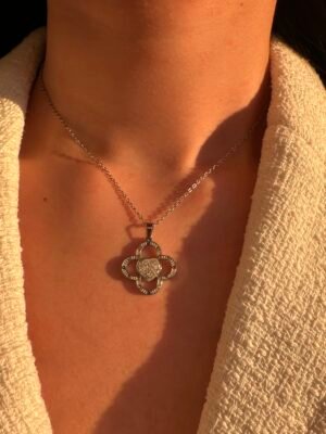 Collier trèfle en acier inoxydable