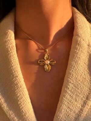 Collier fleur en acier inoxydable