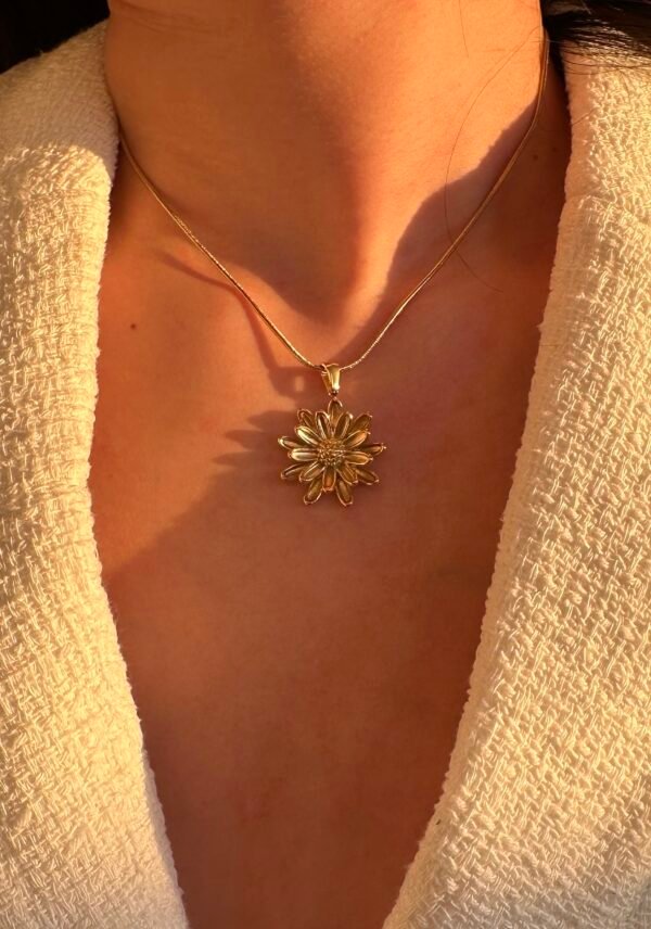 Collier fleur en acier inoxydable