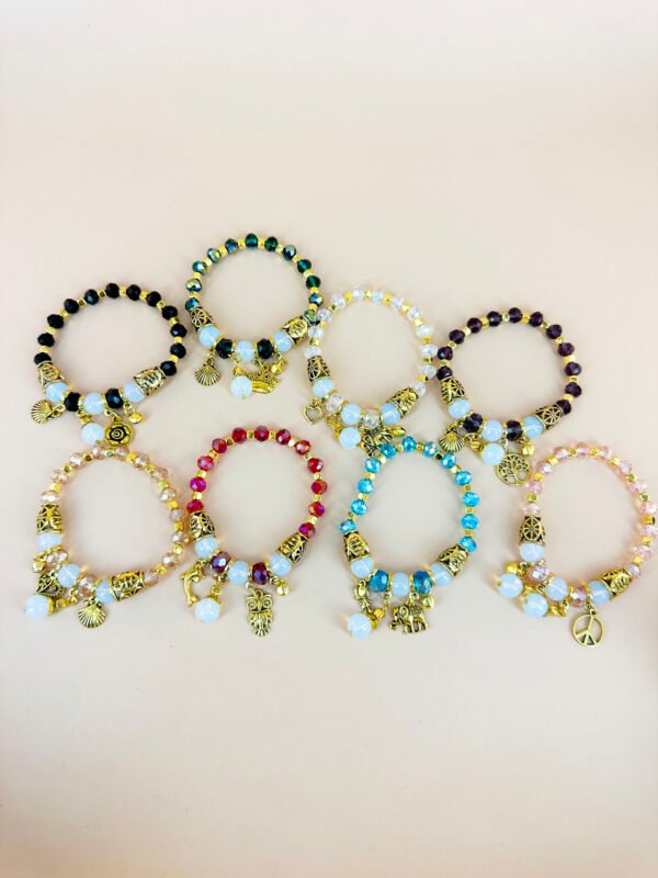 Lot de 12 Bracelets Perles avec charms – Image 2