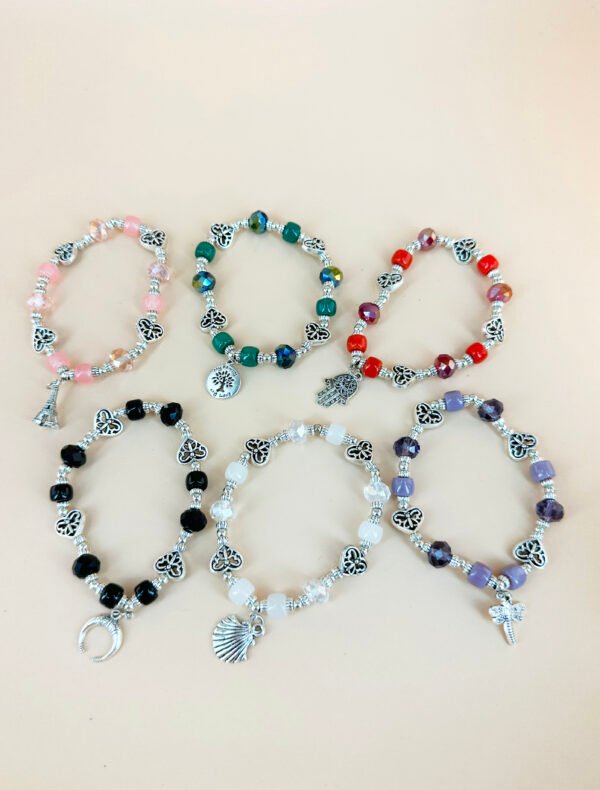 Lot de 12 Bracelets Perles avec charms – Image 2
