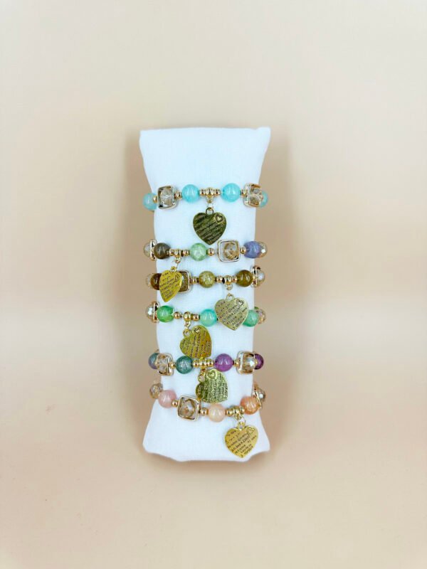 Lot de 12 Bracelets Perles avec charms coeur – Image 2