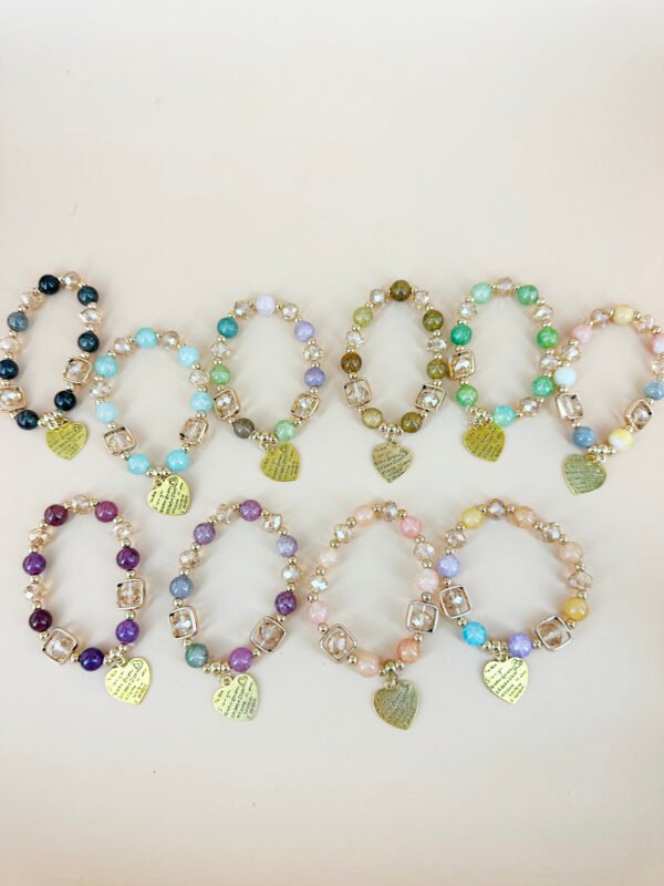 Lot de 12 Bracelets Perles avec charms coeur – Image 3