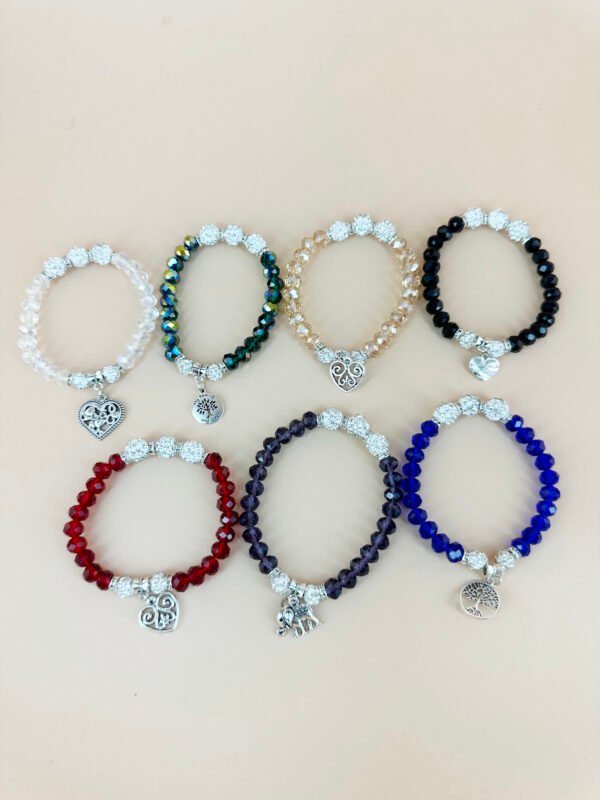 Lot de 12 Bracelets Perles avec charms – Image 2