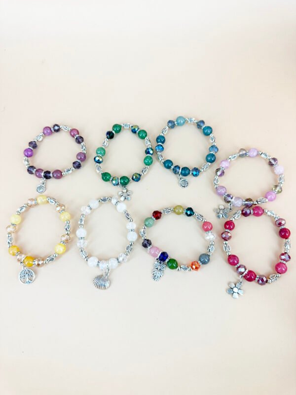 Lot de 12 Bracelets Perles avec charms – Image 2