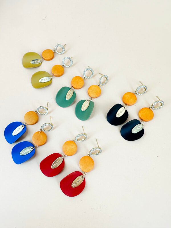 Lot de 12 Boucles d'oreilles pendantes colorées – Image 3