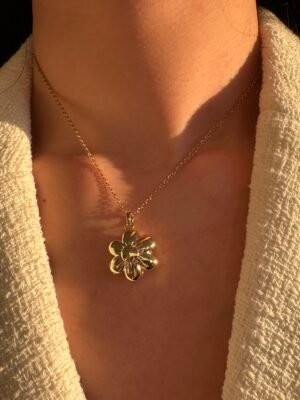 Collier fleur en acier inoxydable