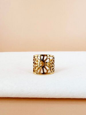 Bague motif fleur en acier