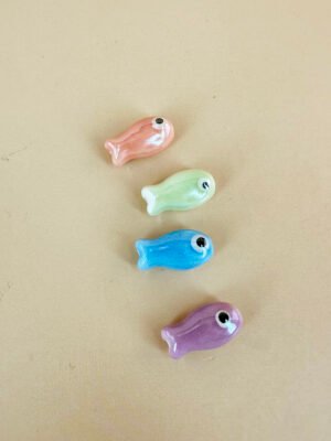 Lot de 4 perles céramique poisson coloré