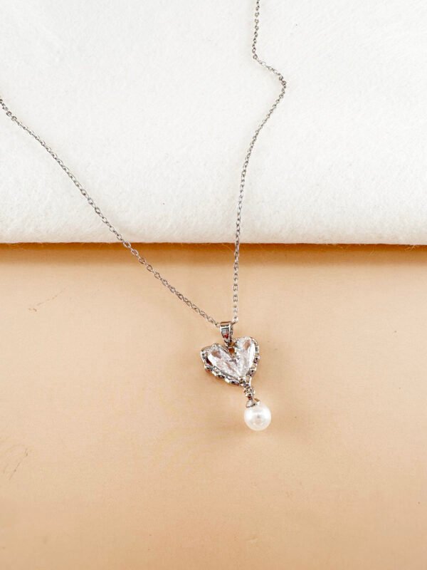 Collier cœur et perle en acier inoxydable