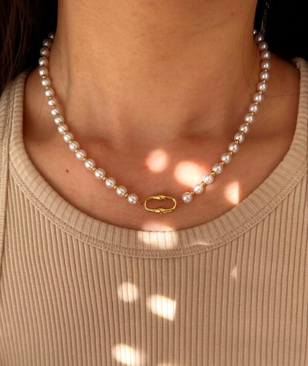 Collier perles avec motif style maillon en acier inoxydable