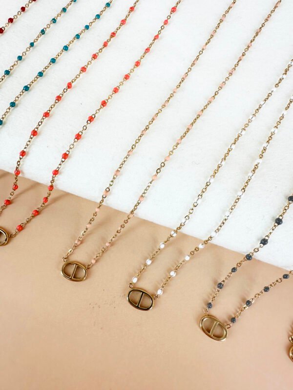 Collier chaîne colorée avec pendentif en acier – Image 2