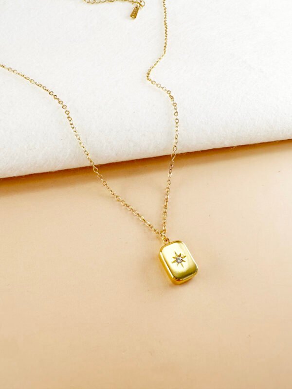 Collier médaillon étoile en acier inoxydable