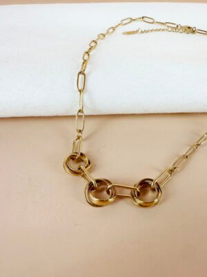 Collier chaîne avec multiples anneaux en acier inoxydable