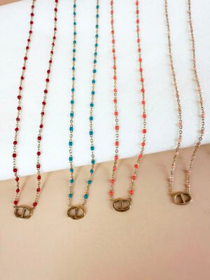 Collier chaîne colorée avec pendentif en acier