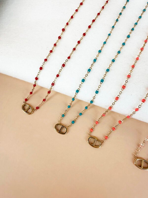 Collier chaîne colorée avec pendentif en acier – Image 6
