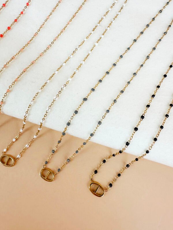 Collier chaîne colorée avec pendentif en acier – Image 5