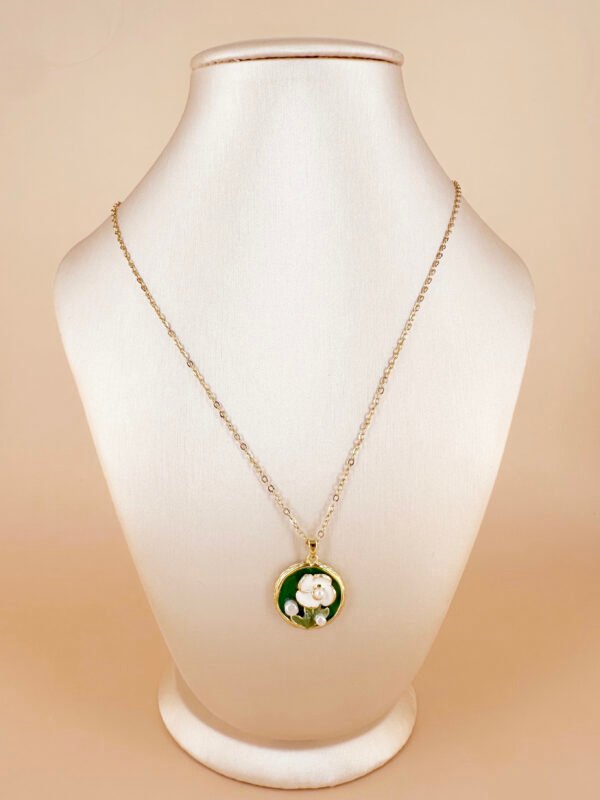 Collier médaillon vert fleurs en acier inoxydable – Image 3