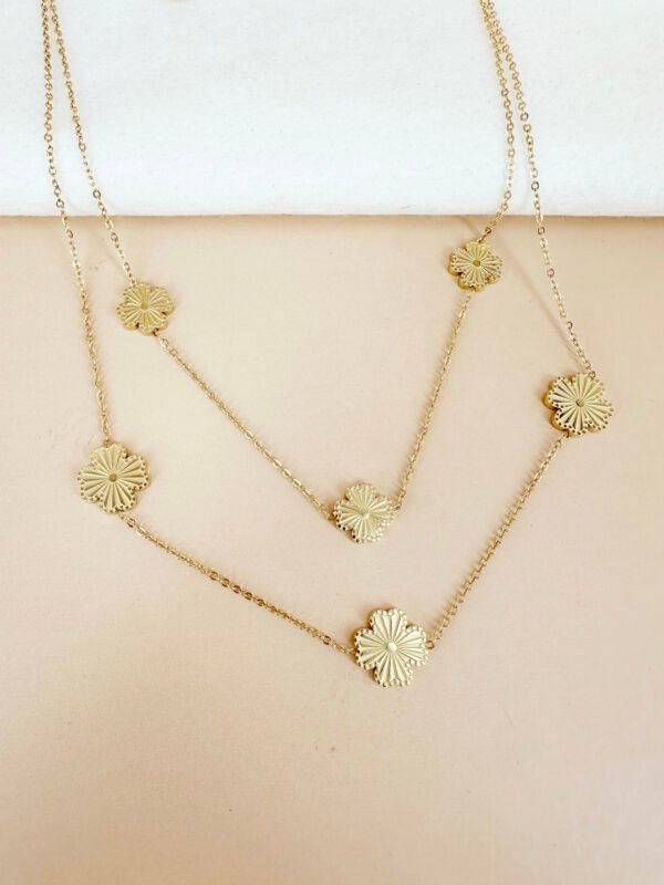 Collier double chaîne avec fleurs trèfles