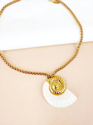 Collier grand coquillage nacre en acier inoxydable