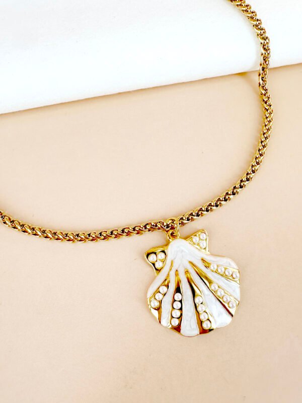 Collier pendentif coquillage blanc