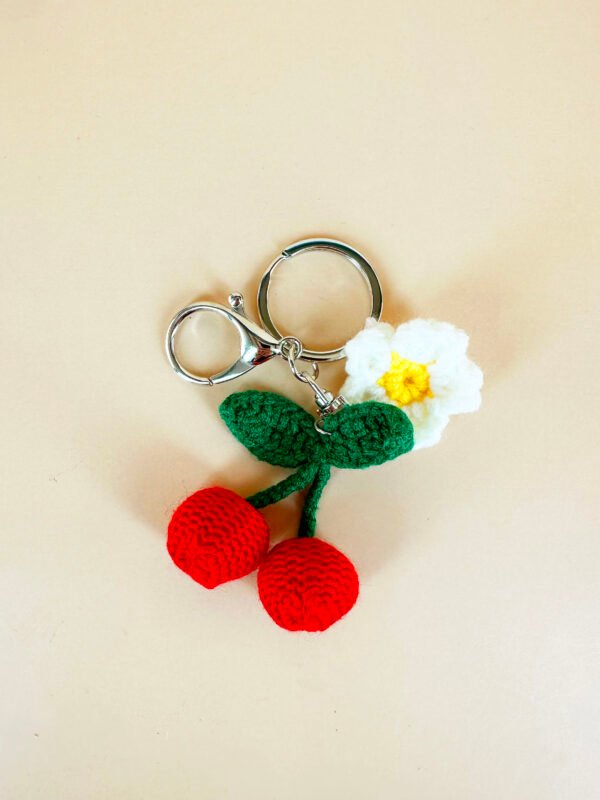 Porte clé Cerise et Fleur crochet tricot
