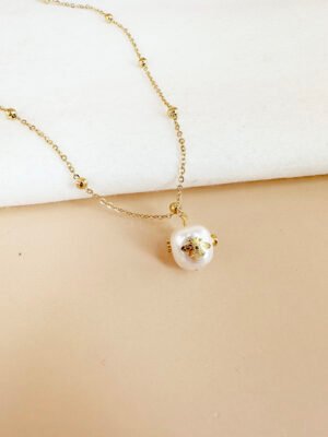 Collier perle avec abeille en acier inoxydable