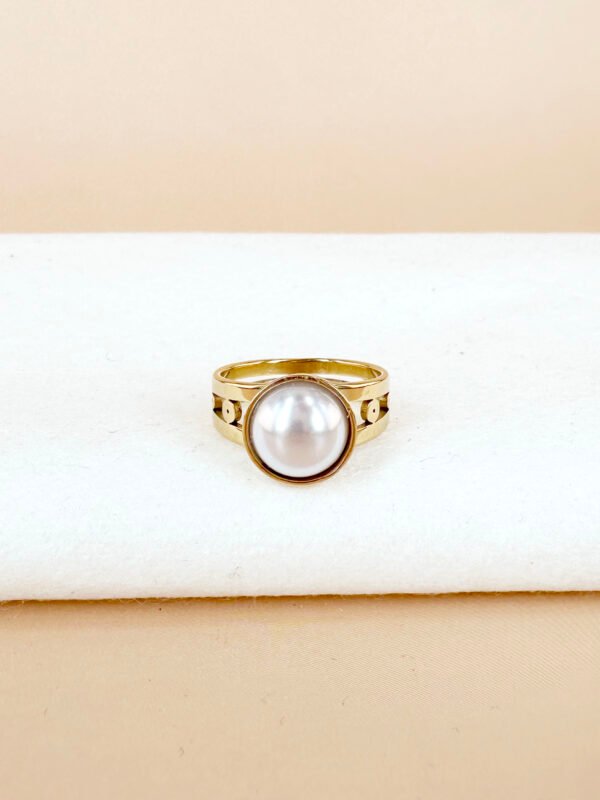 Bague avec une perle