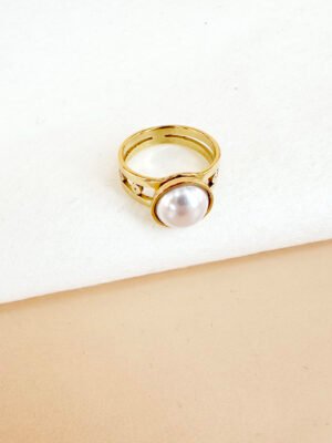 Bague avec une perle