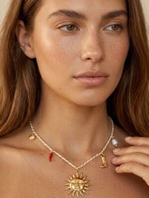 Collier cordon avec charms soleil en acier inoxydable
