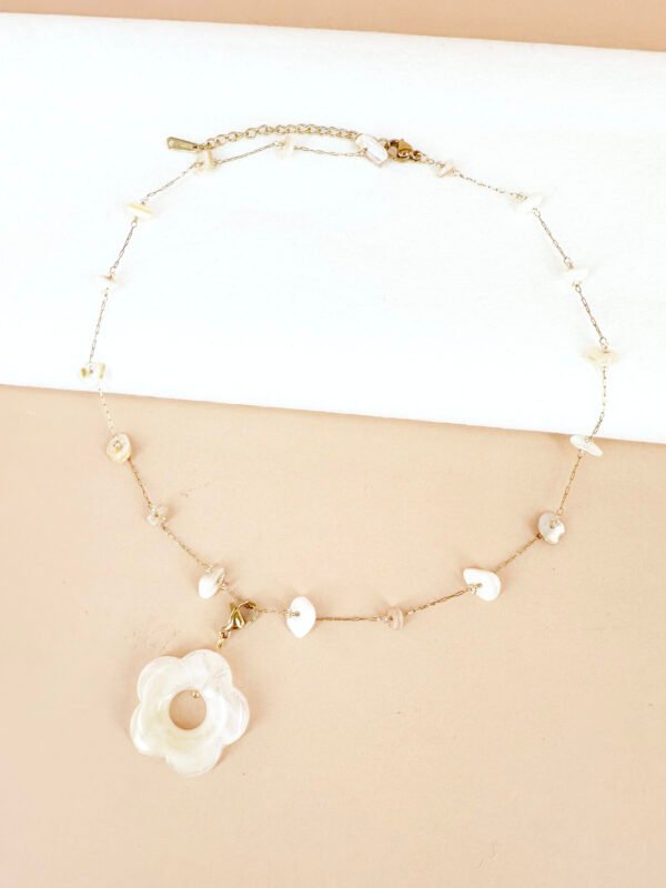 Collier chaine nacre avec breloque charms fleur resine en acier inoxydable – Image 8