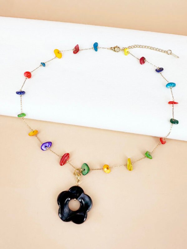Collier chaine nacre avec breloque charms fleur resine en acier inoxydable – Image 3