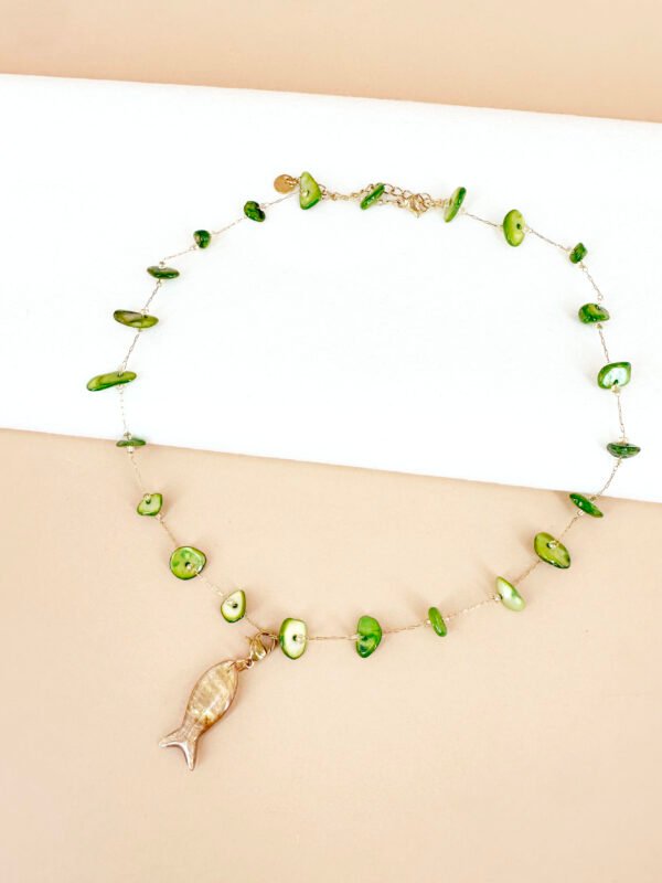 Collier perles nacrés et poisson nacré – Image 2