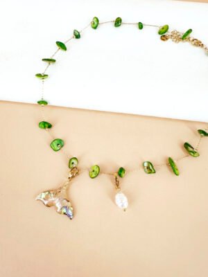 Collier chaine nacre avec charm poisson et perle