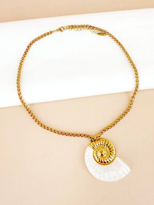 Collier grand coquillage nacre en acier inoxydable