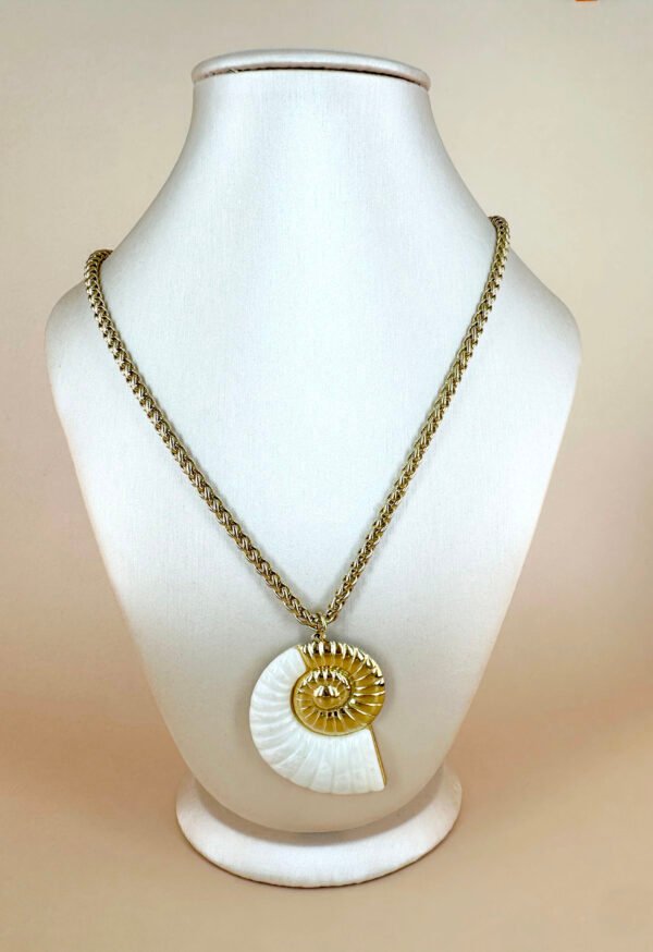 Collier grand coquillage nacre en acier inoxydable – Image 3