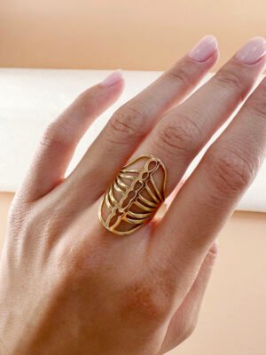 Grande bague avec motif en acier inoxydable