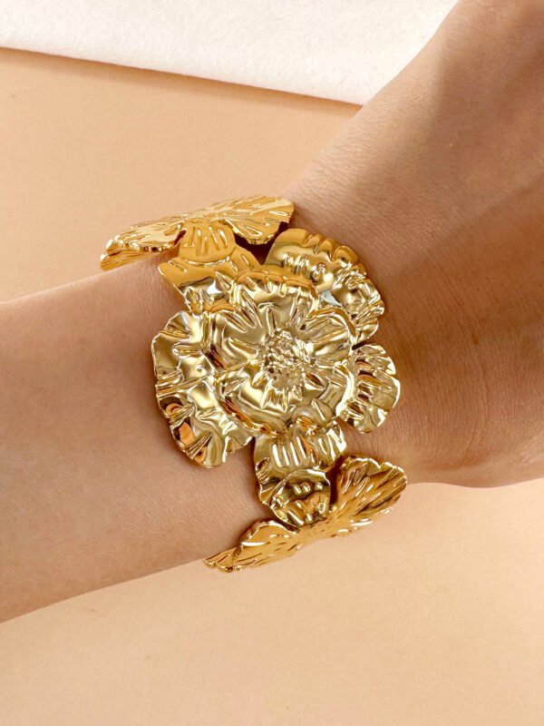 Bracelet manchette motif fleurs