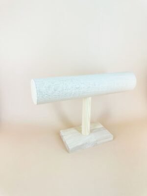 Présentoir à bracelets en tissu et bois