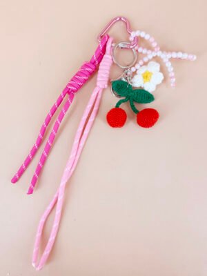 Porte clés de sac, grigris, breloques cerise tricot